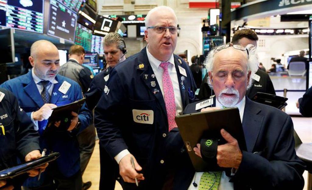 Wall Street cerró en terreno mixto este viernes y su principal indicador, el Dow Jones de Industriales, subió un 0.17 % tras una jornada marcada por las tensiones entre EUA y China. (ARCHIVO)
