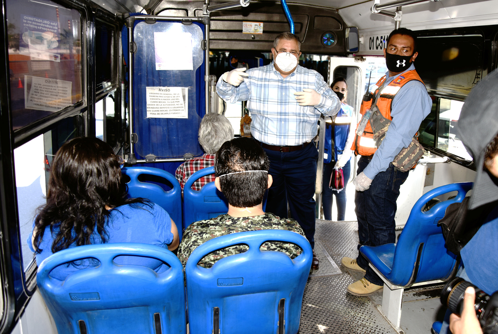Se instalaron filtros sanitarios e inspecciones en las unidades del transporte público para exhortar al uso del cubrebocas.