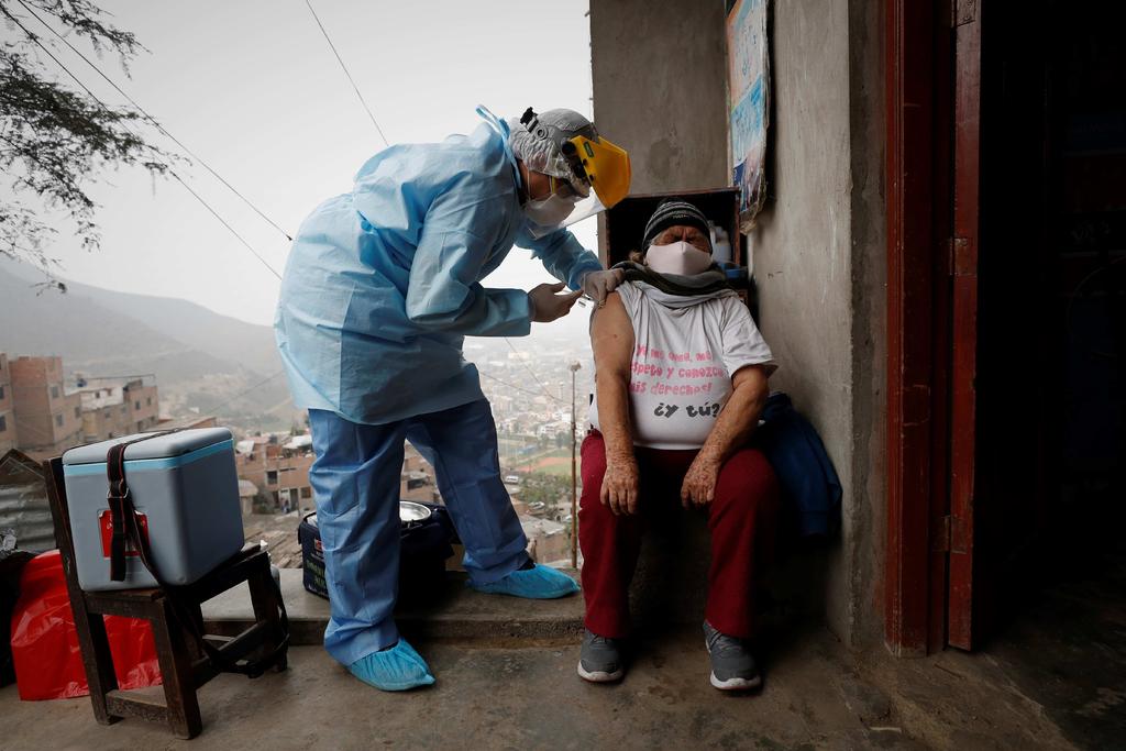De acuerdo con el último informe del ministerio de Salud, el número de contagios en Perú se elevó a 463,875 personas. (EFE) 