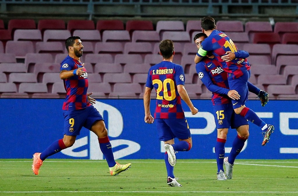 Jugadores del Barcelona celebran el primer tanto del juego, anotado por Clément Lenglet (15). (EFE)