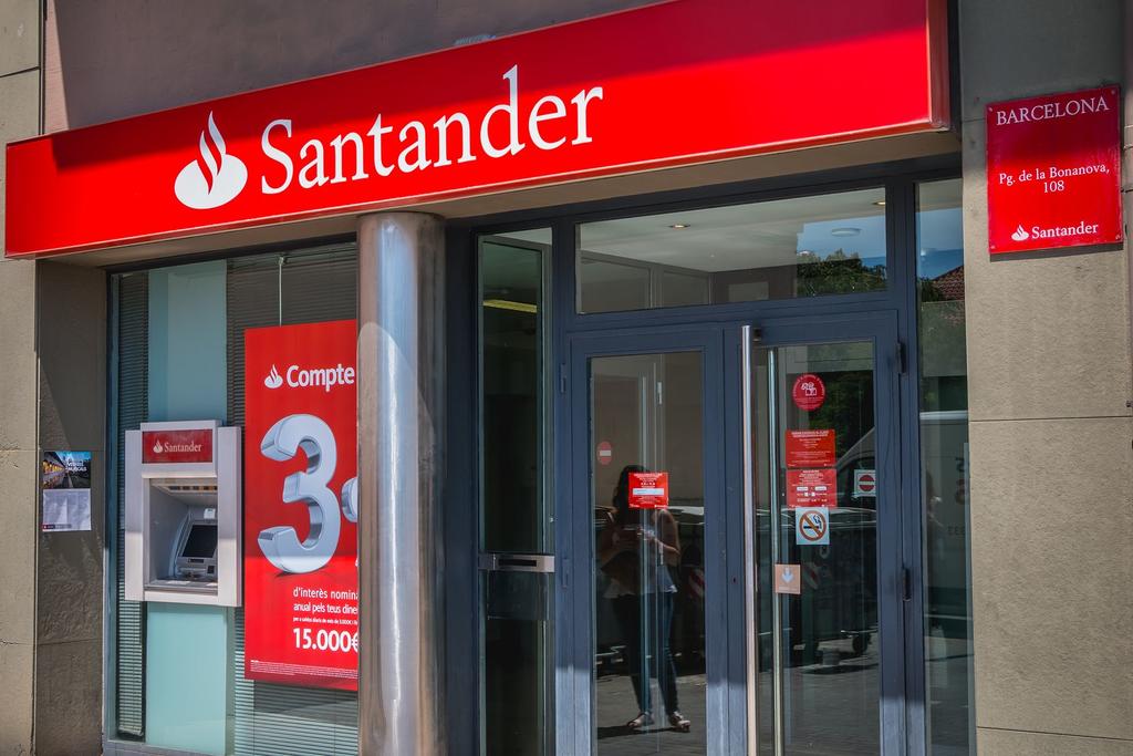 La Cofece autorizó a Santander, en noviembre de 2019, adquirir un negocio de procesamiento de pagos a USB Americas a través de Elavon, bajo ciertas condiciones como el incluir una cláusula de no competencia, la cual la modificaron posteriormente, cuando la transacción se concretó.
(ARCHIVO)