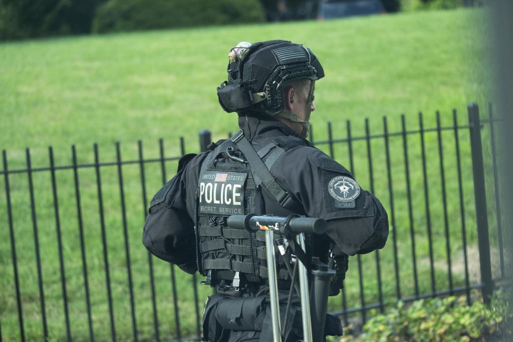 Tras el tiroteo registrado a las afueras de la Casa Blanca una persona fue asegurada. (EFE)