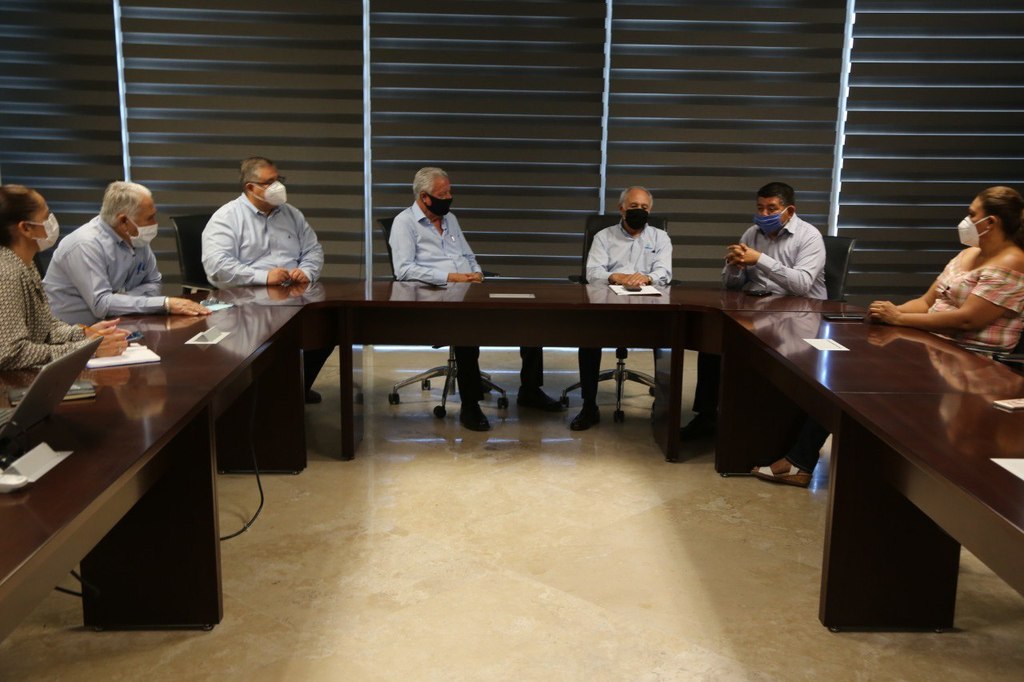 El alcalde Jorge Zermeño Infante sostuvo una reunión con representantes del Simas Torreón. (CORTESÍA)