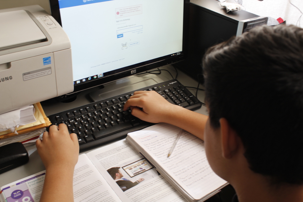 Algunos colegios de La Laguna arrancaron ayer el ciclo escolar con clases en línea. (EL SIGLO DE TORREÓN)