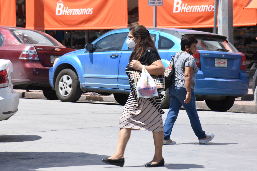 Con la reactivación de distintos giros hay mayor dinámica comercial en el Centro de Torreón. (EL SIGLO DE TORREÓN)