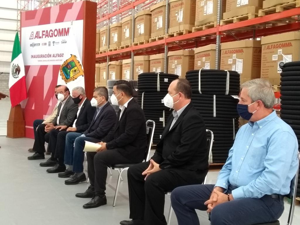 En el evento estuvieron presentes el gobernador, Miguel Ángel Riquelme, el alcalde, Jorge Zermeño, empresarios y funcionarios. 
(EL SIGLO DE TORREÓN)