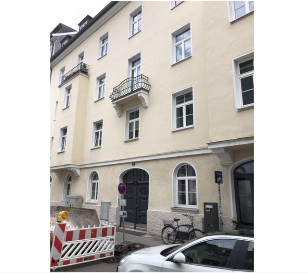 La fiscalía de Múnich ordenó el cateo a un apartamento en el centro de la ciudad Múnich, ubicado a una cuadra del Río Isar, así como una propiedad con vista al lago de Starnberg localizada en una exclusiva zona residencial al pie de los Alpes, informó Quinto Elemento Lab.
(ESPECIAL)