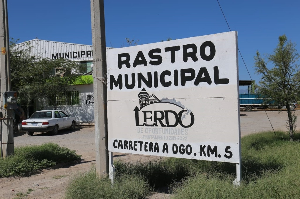Esmirna Gutiérrez, presidenta de la Comisión de Salud, expuso quejas por el rastro de Ciudad Lerdo.
