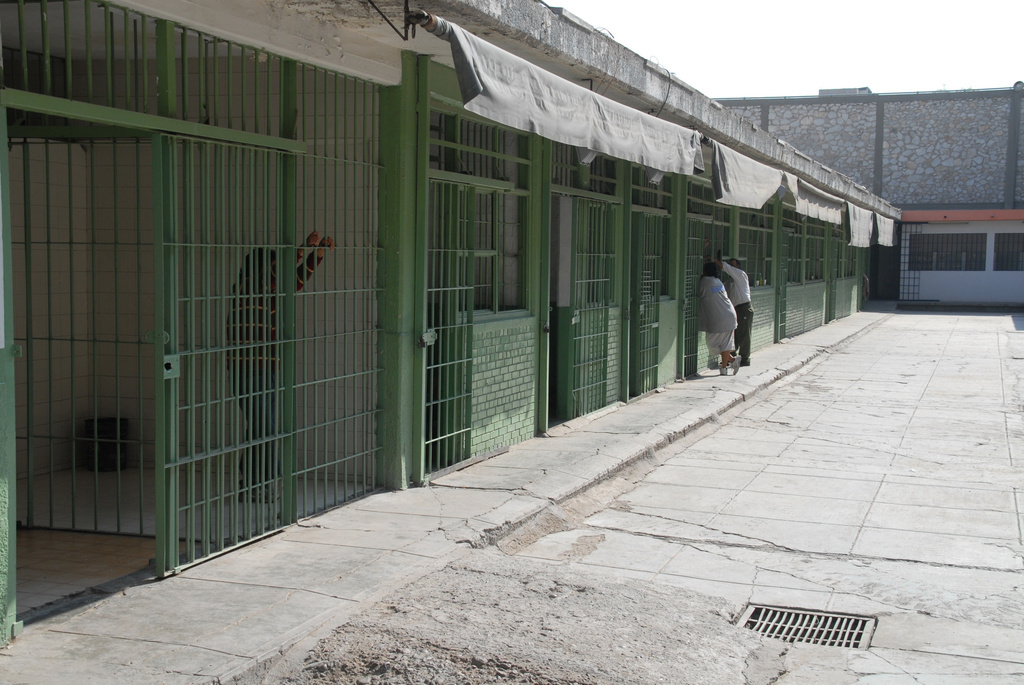 Los cuatro detenidos fueron trasladados a las celdas de la cárcel municipal. (EL SIGLO DE TORREÓN)