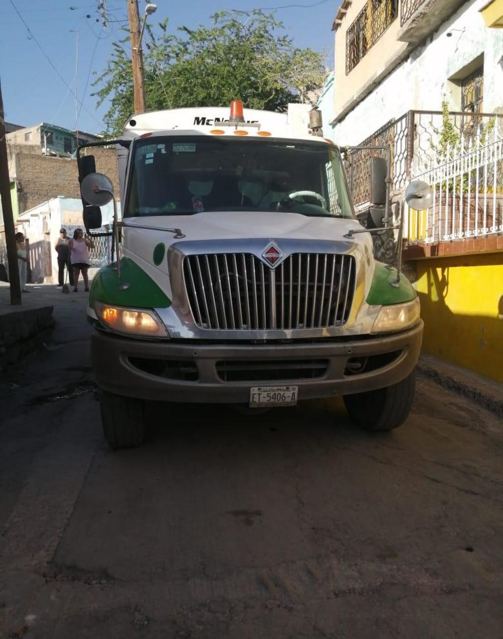 El accidente se registró poco antes de las 09:00 de la mañana de este jueves, sobre el callejón Cisneros y avenida 20 de Noviembre. (EL SIGLO DE TORREÓN)