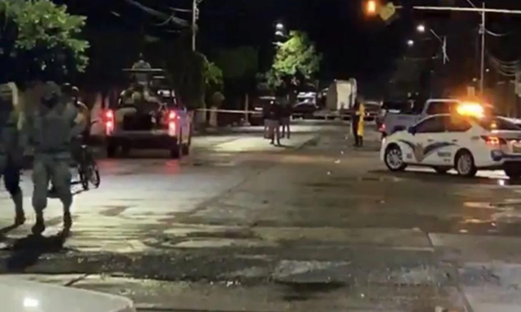El asalto se registró cerca de las 10 de la noche de este jueves en las calles San Cristóbal esquina con San Sebastián, con el saldo de tres custodios lesionados.
(ESPECIAL)