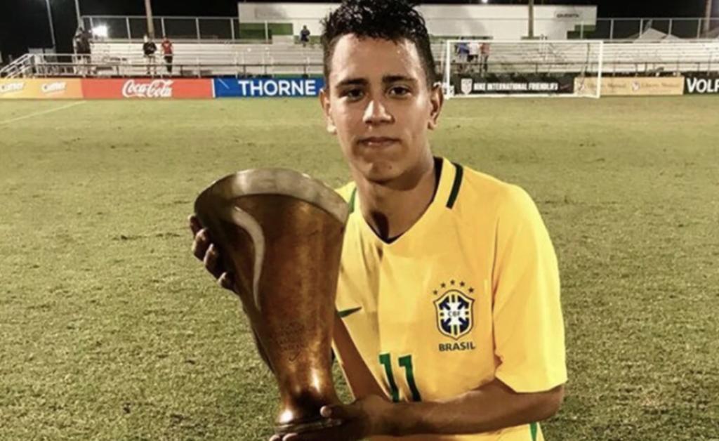 Alejandro Santana Viniegra, volante del Cruzeiro de Brasil, fue convocado a la concentración virtual de la Selección Mexicana Sub 20. (CORTESÍA)