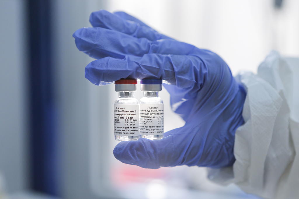 'Ha sido producida la primera partida de la vacuna elaborada por el Centro de Microbiología y Epidemiología Gamaleya del Ministerio de Sanidad de Rusia', afirma en comunicado.
(EFE)