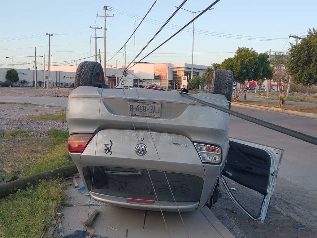 El conductor fue trasladado en una ambulancia a la Cruz Roja y se encuentra estable. Los daños materiales se estiman en 50 mil pesos. (EL SIGLO DE TORREÓN)