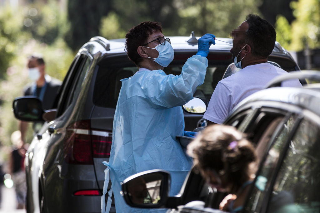 Italia registró 479 nuevos contagios con coronavirus las últimas 24 horas, una cifra inferior a las de los últimos días, pero se han realizado muchos menos test de detección, según los datos difundidos hoy por el Ministerio de Sanidad. (EFE) 
