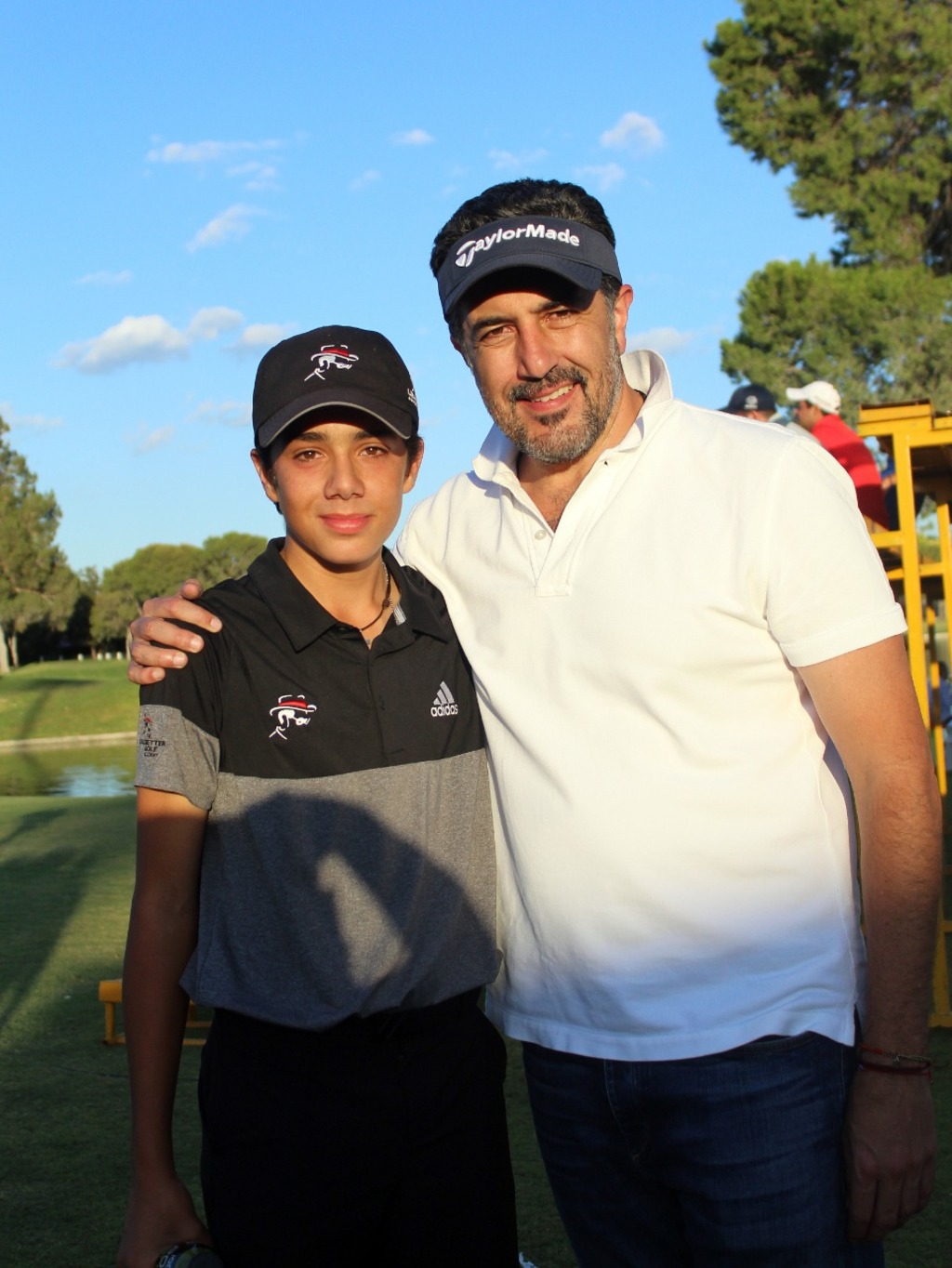 El golfista es respaldado por su papá José Antonio Safa, su mamá Cristina Grajeda Fernández y sus hermanos, Reda Patricio y Sofía. (ESPECIAL)