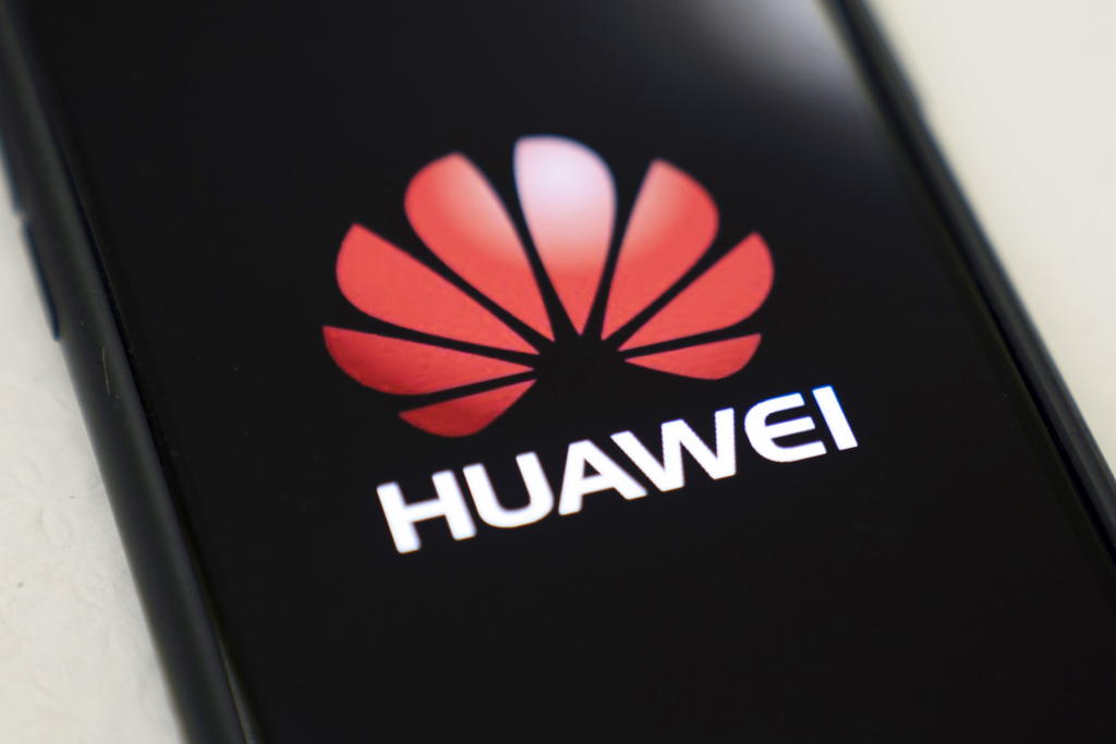 Las medidas anunciadas restringen de forma efectiva el acceso de Huawei a chips producidos por otras compañías con software o hardware estadounidense. (ARCHIVO)