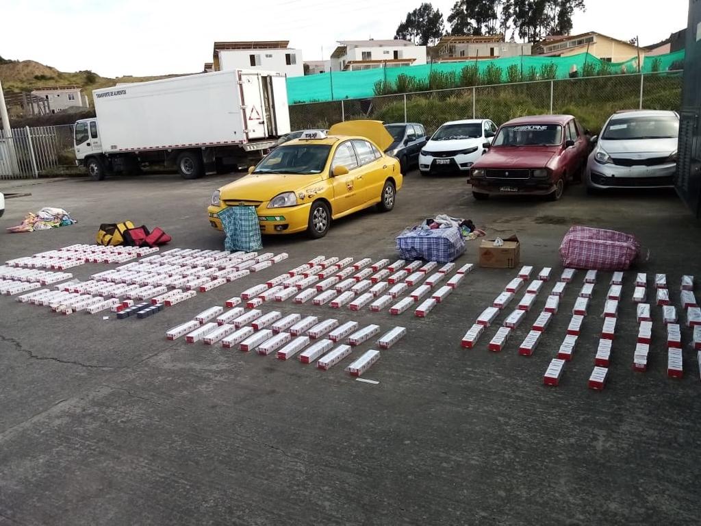 La Policía Nacional de Ecuador se incautó de 105,200 cápsulas explosivas que tenían como destino Colombia, en un operativo en el que fueron detenidas cuatro personas, dos de nacionalidad ecuatoriana y dos venezolana, que pretendían hacer llegar el material a los grupos irregulares en el vecino país. (ARCHIVO) 