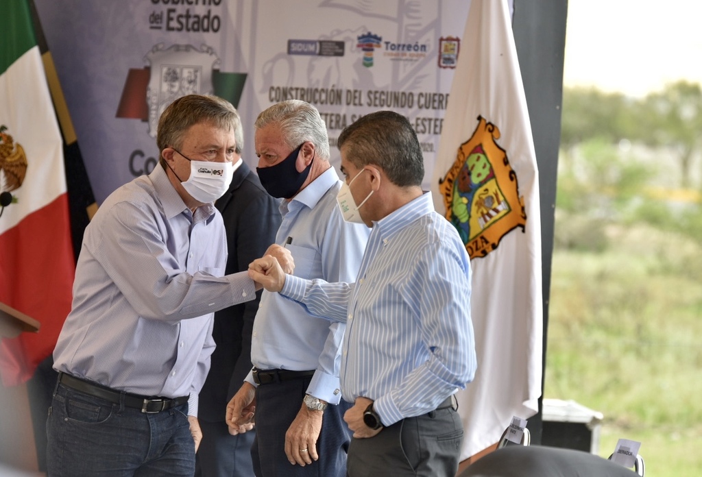 Ayer se dio el banderazo de inicio de dos obras muy importantes que beneficiarán a empresarios de la región y a pobladores de localidades de Matamoros y Torreón. (EL SIGLO DE TORREÓN) 