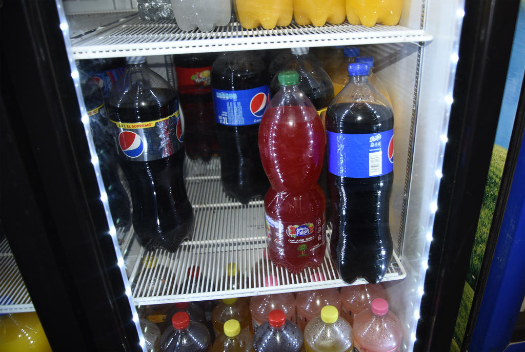 El Grupo Legislativo de Morena en el Congreso de Veracruz propuso una iniciativa de reforma para reglamentar la venta de comida 'chatarra' y bebidas azucaradas a menores de edad. (JESÚS GALINDO)