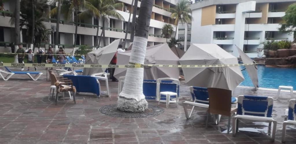 En un hotel ubicado en la Zona Dorada de Mazatlán se reportó el fallecimiento de un huésped tras ahogarse en la alberca. (ESPECIAL)
