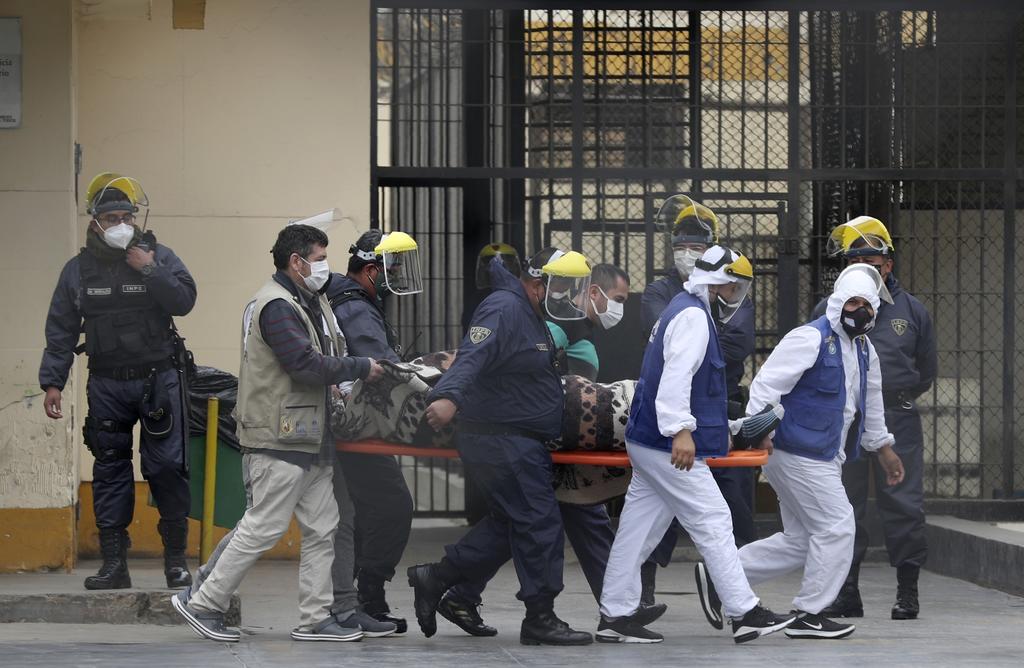 Una cárcel peruana que albergó una protesta en busca de mejoras sanitarias que dejó nueve muertos tiene ahora reos que ofician de enfermeros para alertar de posibles casos de nuevo coronavirus. (ARCHIVO)