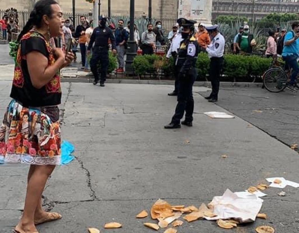 Por medio de redes sociales el caso de 'Lady Tacos de Canasta' ha hecho eco entre el público, quienes exigen justicia para el personaje dedicado a la venta del antojito mexicano (CAPTURA) 