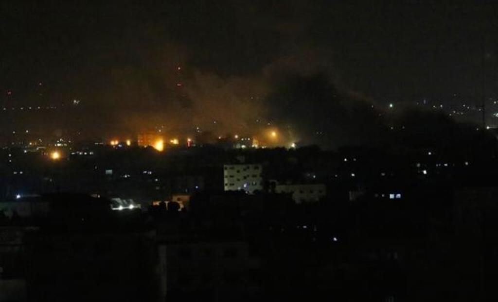 Milicianos palestinos en Gaza lanzaron hoy dos cohetes contra territorio israelí que cayeron cerca de la línea divisoria, en una nueva jornada de violencia en la frontera, que lleva ya más de diez días de intercambios de fuego diarios. (ARCHIVO)