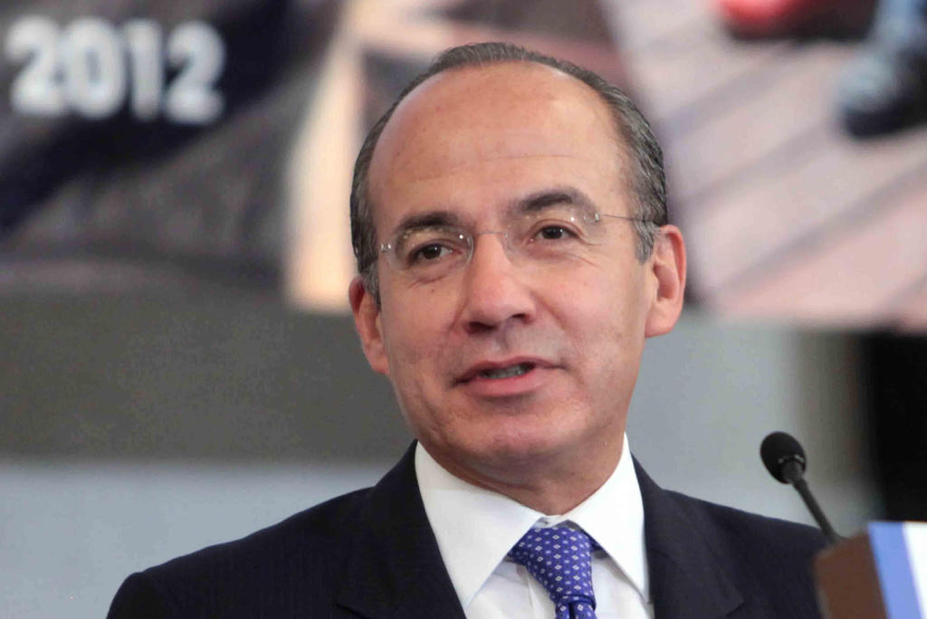 El expresidente Felipe Calderón Hinojosa consideró que la entrega de dinero en efectivo, su aceptación, el origen presuntamente público de las aportaciones y afirmar que son colectas, son 'graves violaciones a la ley'. (ARCHIVO)