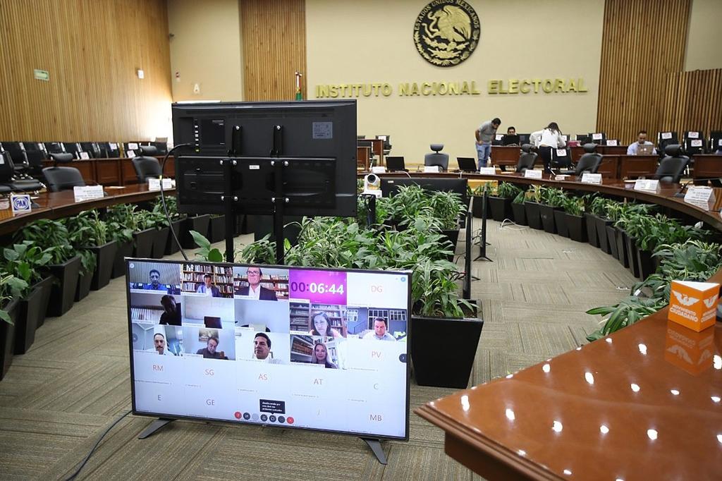 El Instituto Nacional Electoral (INE) prohibió transmitir propaganda sobre el segundo informe de gobierno del presidente López Obrador en Hidalgo y Coahuila por las campañas electorales. (ARCHIVO)