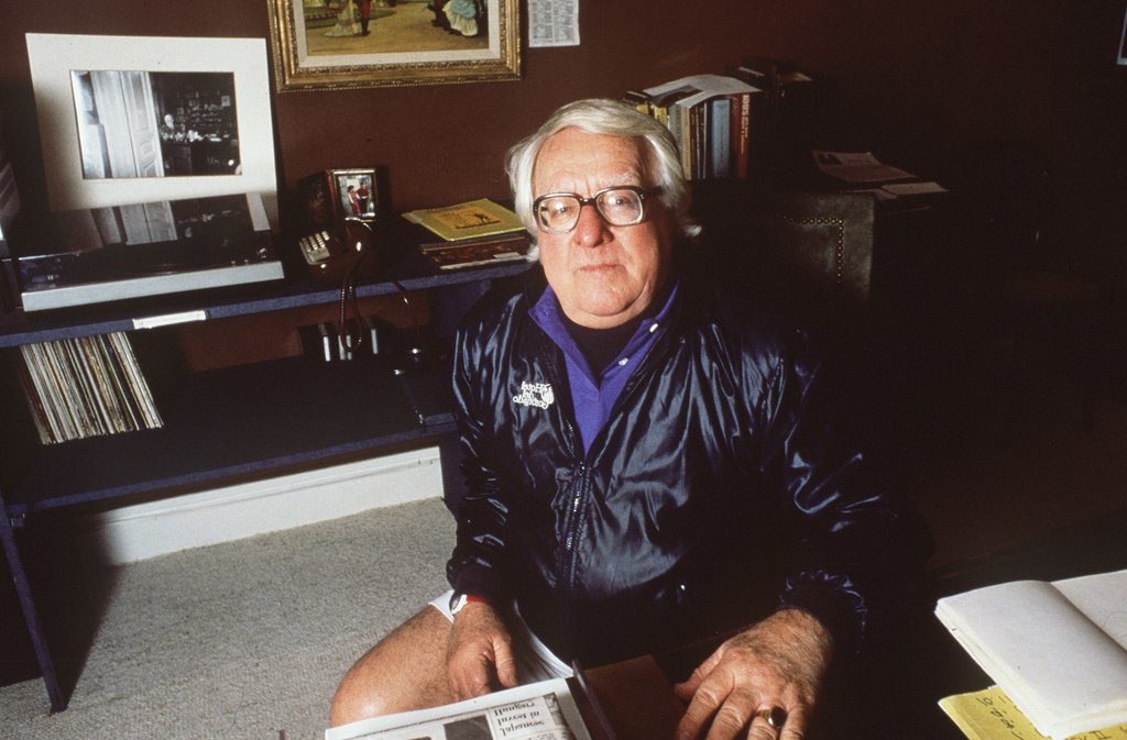 Maestro de la ciencia ficción. El escritor Ray Bradbury en su casa de París, Francia, en 1990.