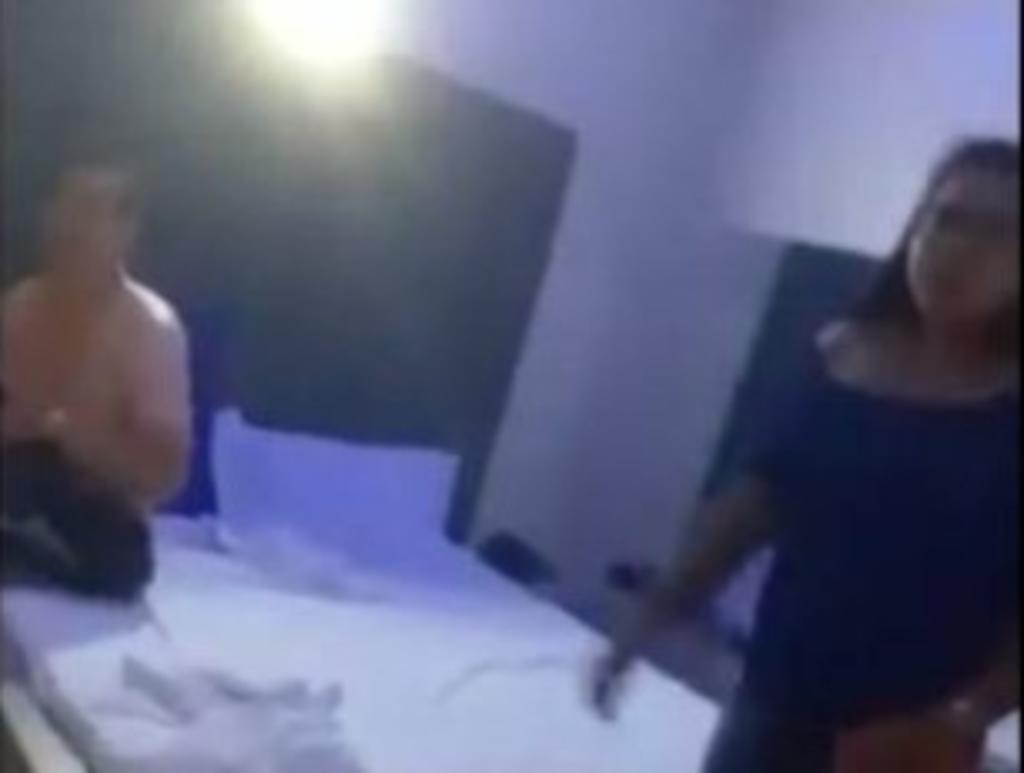 Hace unos días a través de YouTube en el canal de Mauricio Altamirano se compartió el video de una mujer descubriendo a la prometida de su hijo dentro de un motel con otro hombre. (YouTube) 