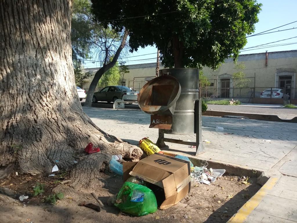 Los vecinos piden a las autoridades una mayor atención respecto al problema de la basura. (EL SIGLO DE TORREÓN)