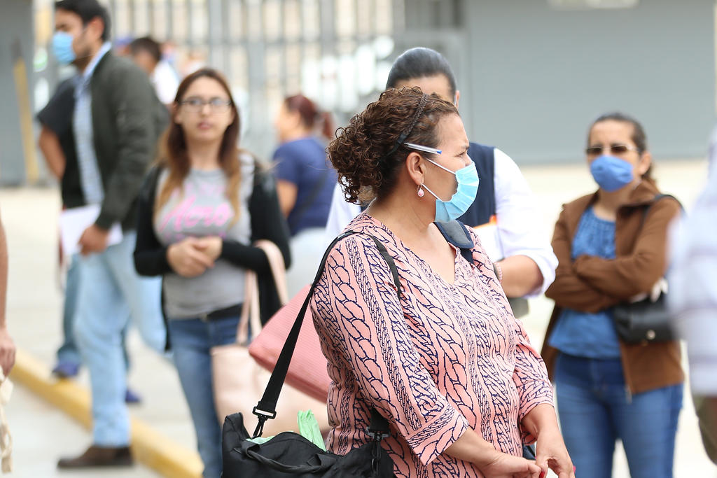 El secretario de Salud de Durango, Sergio González Romero informó que e sesión el Consejo de Seguridad para la Salud del Estado, exhortó a los presidentes municipales de los 39 municipios, a reforzar las medidas preventivas contra el COVID-19, debido a que los contagios van en aumento. (ARCHIVO)