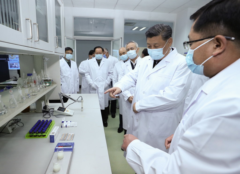 Liu dijo que la vacuna de ese grupo estará lista 'probablemente en diciembre' a un precio menor que 1,000 yuanes. (ARCHIVO) 