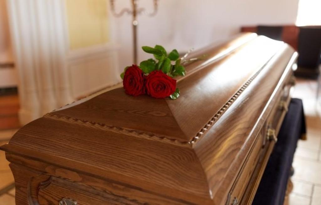Los trabajadores de la funeraria dijeron que notaron que la joven respiraba cuando la preparaban para embalsamarla  (ESPECIAL) 