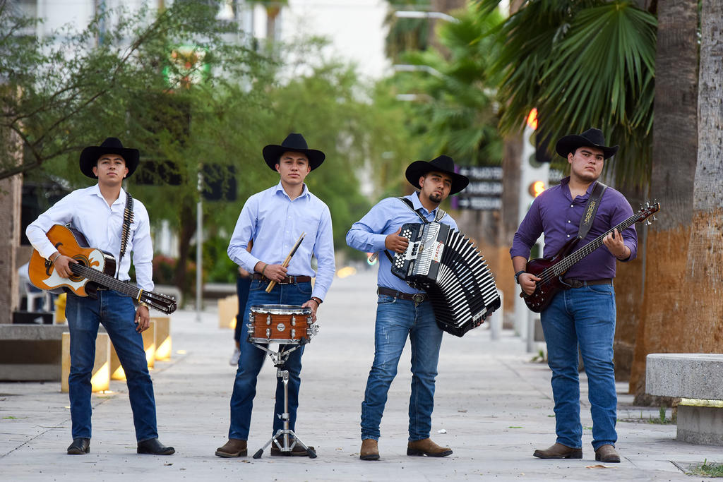 Gerardo, Jesús, Alberto y Carlos conforman el grupo local Los Centaturos, próximo a lanzar un sencillo inédito.