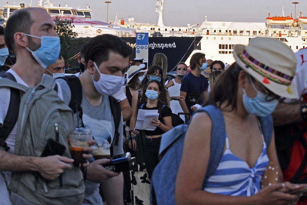 Grecia sufrió este martes un fuerte repunte en los casos de coronavirus con el registro de un nuevo récord de contagios, 293 en las últimas 24 horas, frente a los 168 del lunes. (ARCHIVO) 