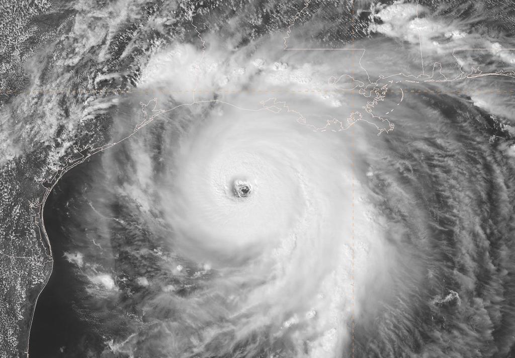 El huracán Laura de categoría 4 se aproxima a la costa sur de Estados Unidos con vientos aun más fuertes que alcanzan los 240 kilómetros por hora (150 m/h) en espera de que la noche de este miércoles toque tierra en algún punto entre Texas y Luisiana, indicó el Centro Nacional de Huracanes (NHC). (TWITTER)