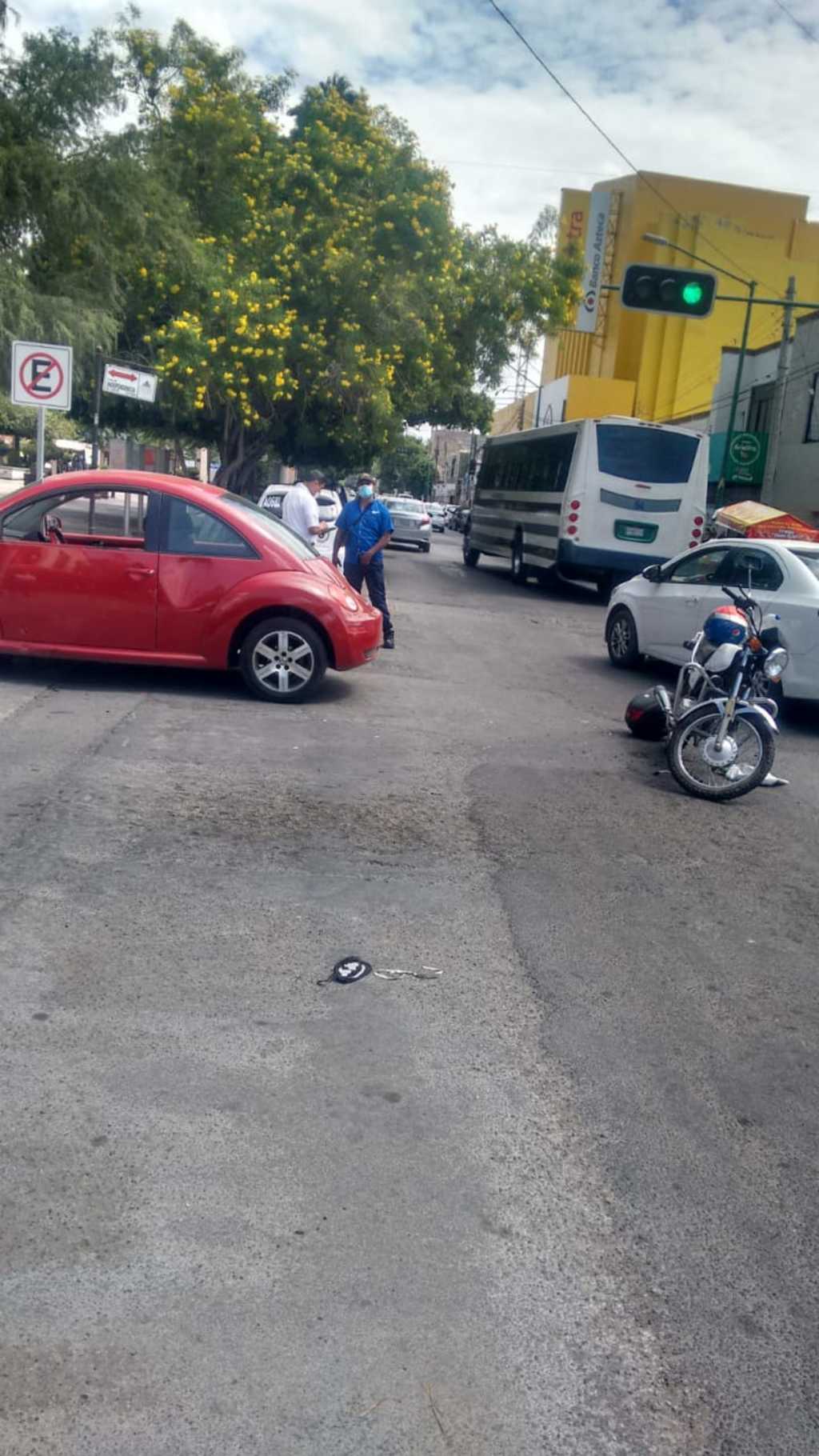 Motociclista sufre accidente en el centro de Gómez Palacio. (EL SIGLO DE TORREÓN)