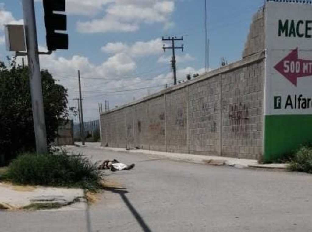 El ataque ocurrió sobre la calle Cultura y calzada San Ignacio de Lozoya, detrás de un plantel educativo. (EL SIGLO DE TORREÓN)