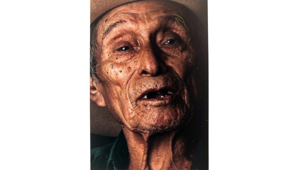 Aniceto May Tun, escribano en el Centro Ceremonial de Tixcacal Guardia y único facultado para leer el 'A' almaj T'aan', como se conoce al libro Sagrado de los Mayas macehuales, murió hoy jueves a los 112 años de edad, en la comunidad de X-Pichil, Felipe Carrillo Puerto, Quintana Roo. (ESPECIAL)