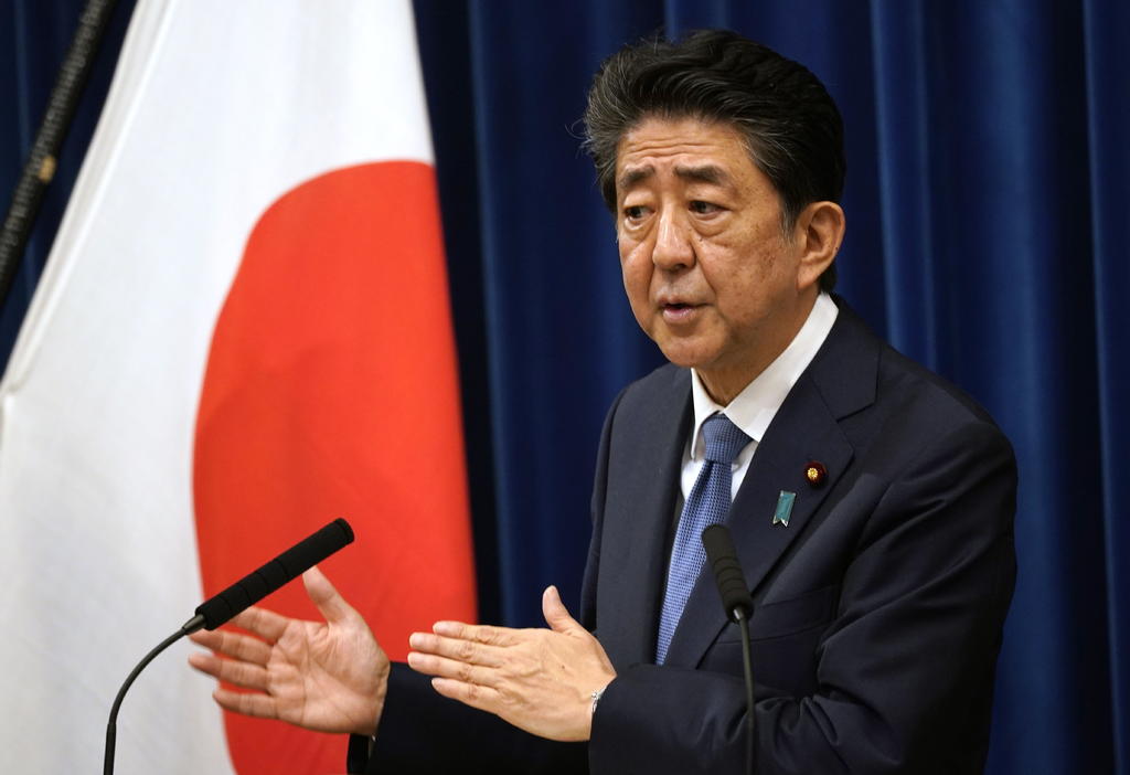 Abe, de 65 años, notificó hoy su intención de dimitir por las mismas razones de salud que hace trece años motivaron su primera renuncia como primer ministro. (EFE)