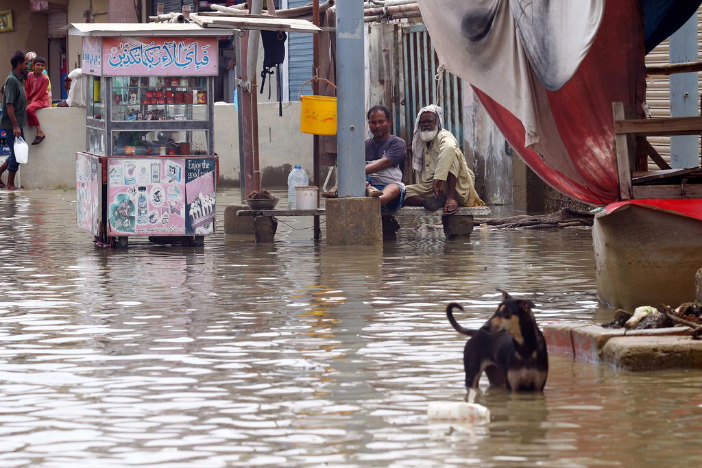 Fuertes lluvias azotaron partes de Pakistán, incluida la capital financiera de Karachi, durante cinco noches consecutivas, lo que provocó más inundaciones en pueblos y aldeas, así como la muerte de por lo menos 36 personas. (EFE) 