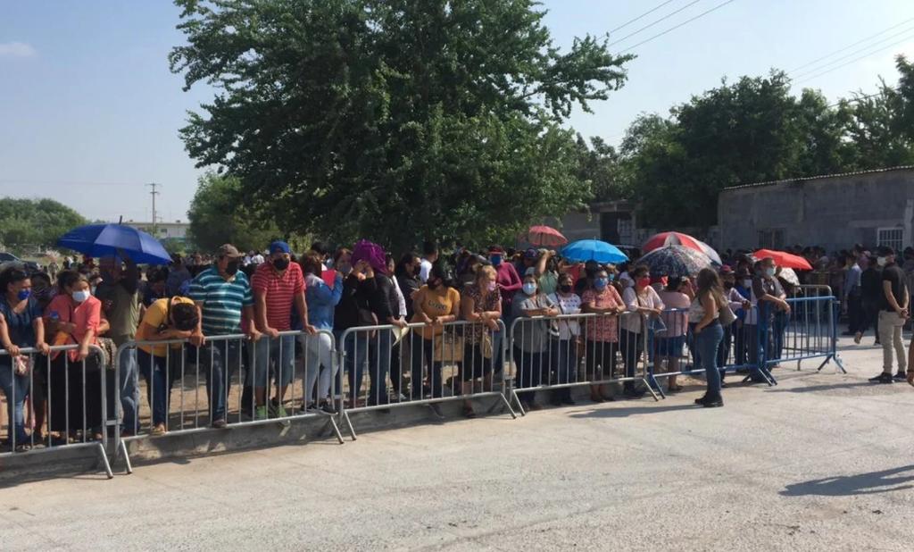 En las instalaciones deportivas de esta popular colonia, el titular del Ejecutivo dijo que entendía la pasión de la gente, pero no quiere que haya contagios, por lo que sería breve en su discurso.
(ARCHIVO)