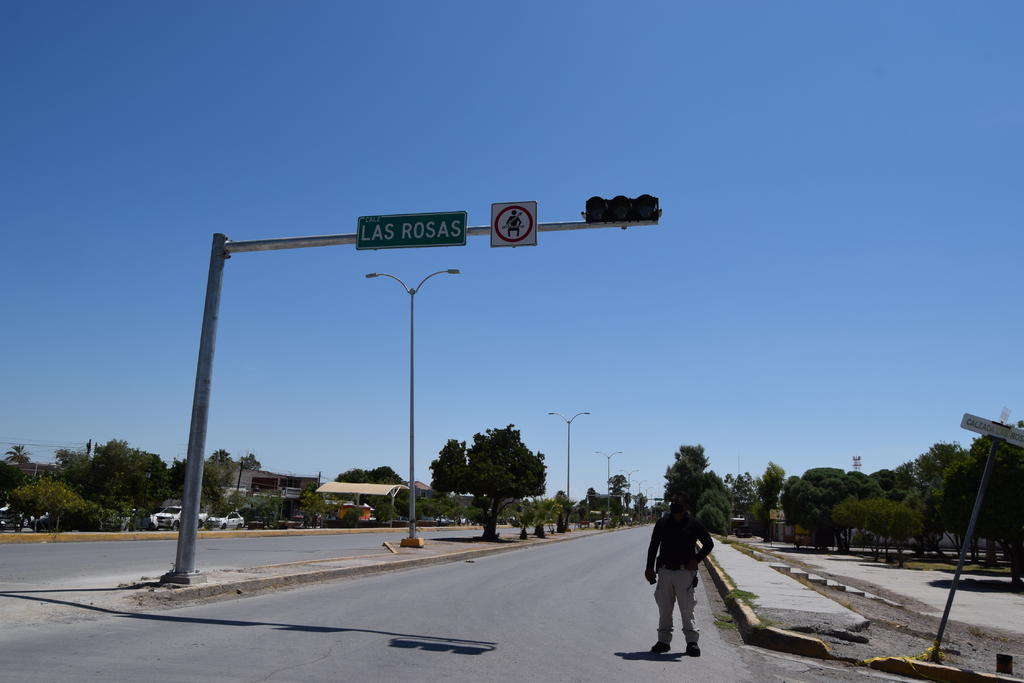 Este viernes se realizó el encendido simbólico de los cuatro semáforos que se colocaron en el bulevar Miguel Hidalgo, a la entrada de San Pedro. (MARY VÁZQUEZ)