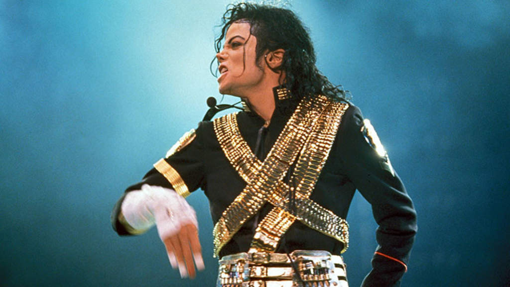 En el mundo hay diferentes personas que no necesitan usar una capa para ser súper héroes y Michael Jackson fue un gran héroe de la música, que mostró sus poderes a través de sus composiciones, de su canto, bajó la luna con su baile y revolucionó de esta manera la cultura popular. (ESPECIAL) 