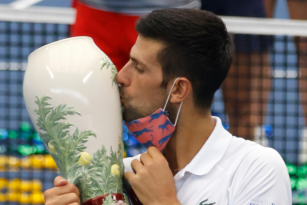 Novak Djokovic derrotó 1-6, 6-3 y 6-4 a Milos Raonic y conquistó, por segunda ocasión, el Masters de Cincinnati. (EFE)