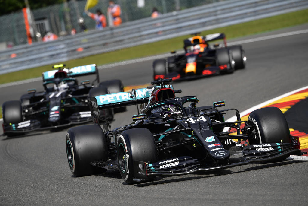  El inglés Lewis Hamilton (Mercedes), séxtuple campeón del mundo, reforzó su liderato en el Mundial de Fórmula Uno al ganar este domingo el Gran Premio de Bélgica, el séptimo del certamen, disputado en el circuito de Spa-Francorchamps. (AP)