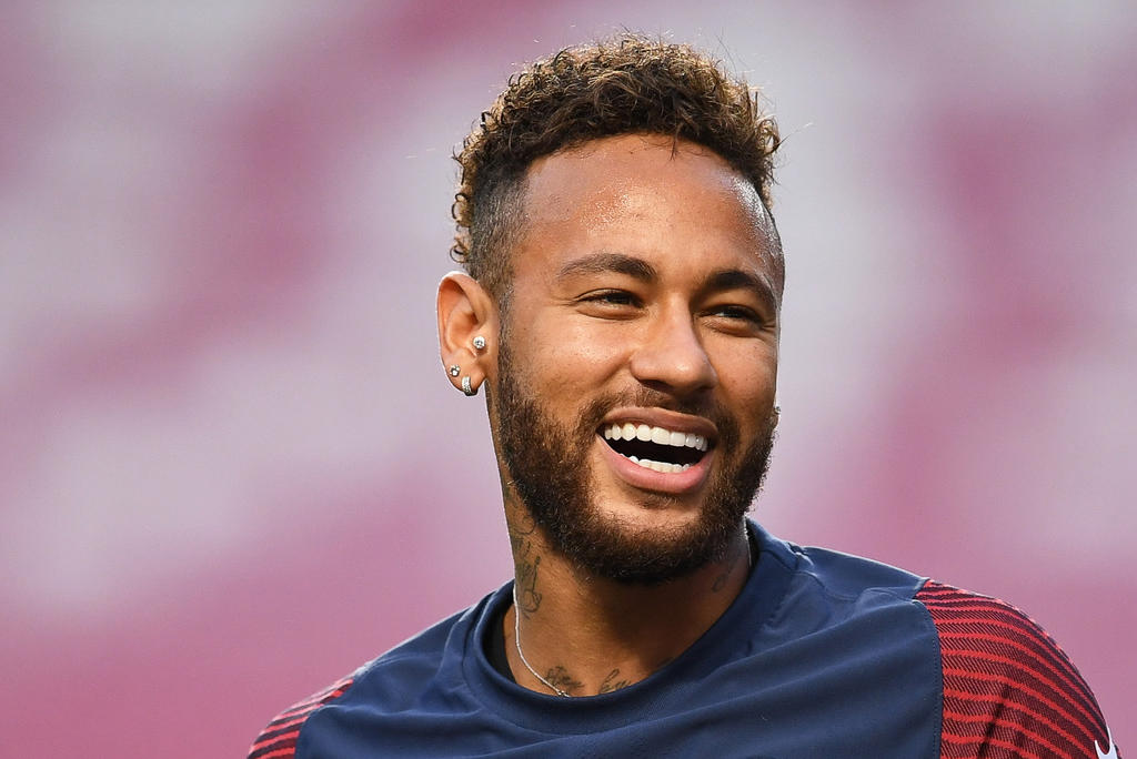 El delantero brasileño Neymar subrayó este lunes que seguirá en el club en 2020/2021. (ARCHIVO)